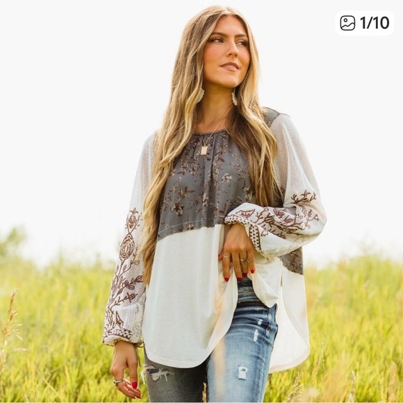 gimmicks by BKE Tops - Gimmicks Floral Patchwork Long Sleeve Floral Tunic Top L